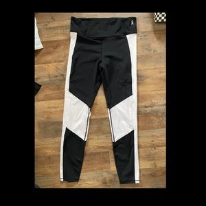 Good American workout pants size 3. Barely worn very stretchy and soft!